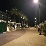 Apartmán Comfy Beachfront - 50m From The Sea