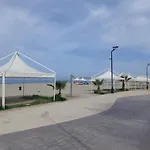 Comfy Beachfront - 50m From The Sea Apartmán