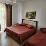 Comfy Beachfront - 50m From The Sea Apartmán