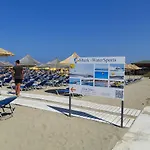 Comfy Beachfront - 50m From The Sea Apartmán