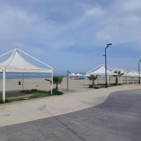 Comfy Beachfront - 50m From The Sea Apartmán