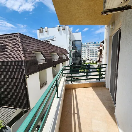 Comfy Beachfront - 50m From The Sea Apartman *