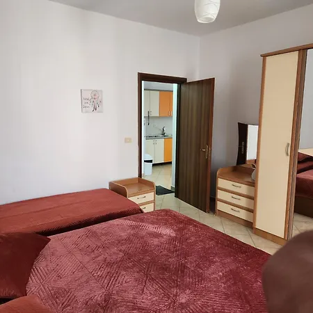 Comfy Beachfront - 50m From The Sea Apartmán