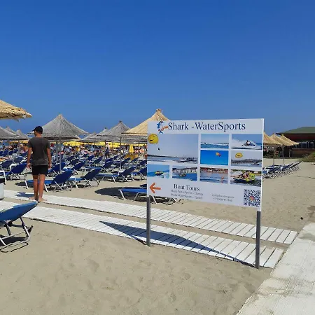 Comfy Beachfront - 50m From The Sea Apartmán